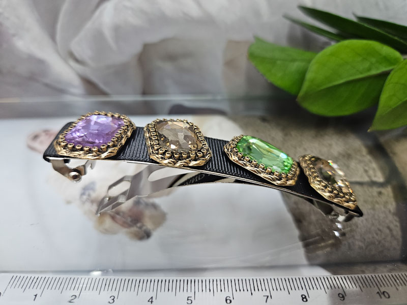 Заколка 1860001600024: цена 820 рублей.