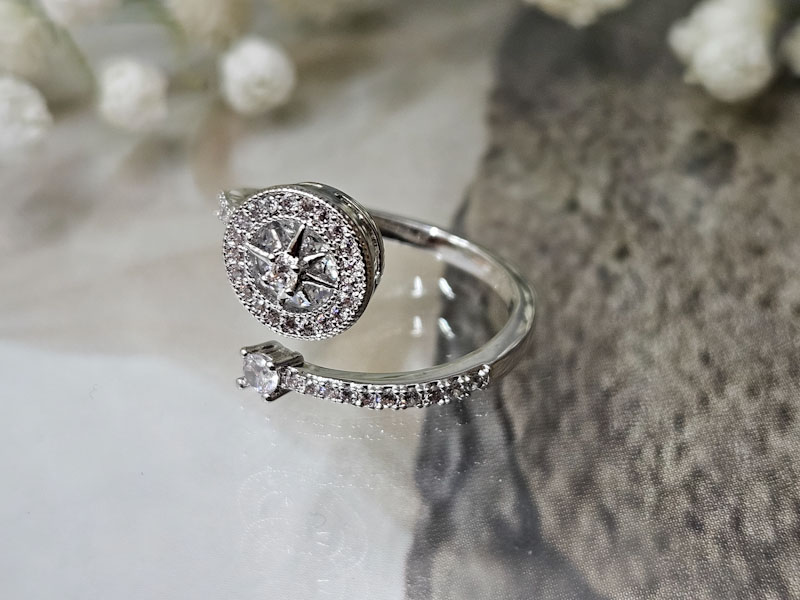 Кольцо 2247026600267: цена 660 рублей.