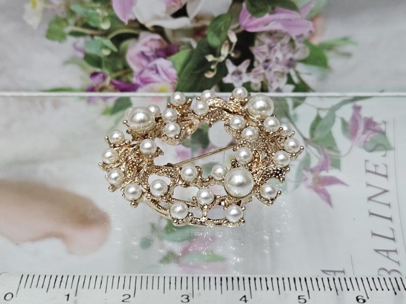 Брошь 1720006500012: цена 575 рублей.