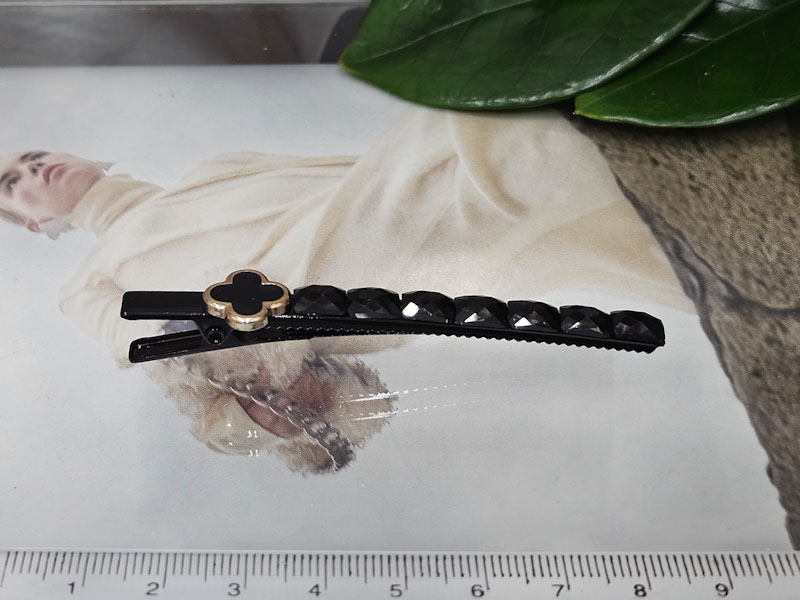 Заколка 1310001600086: цена 135 рублей.