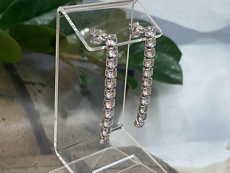 Серьги 1886006500022: цена 380 рублей.