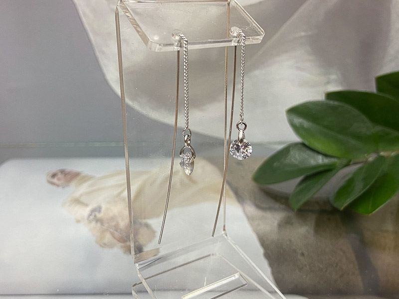 Серьги 1100004300171: цена 215 рублей.