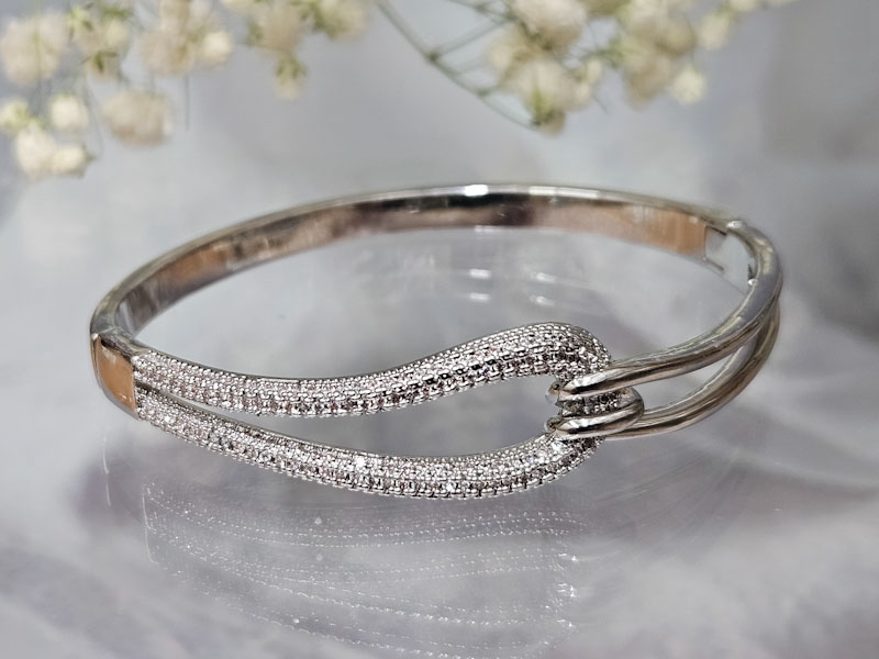 Браслет 2251026600158: цена 650 рублей.