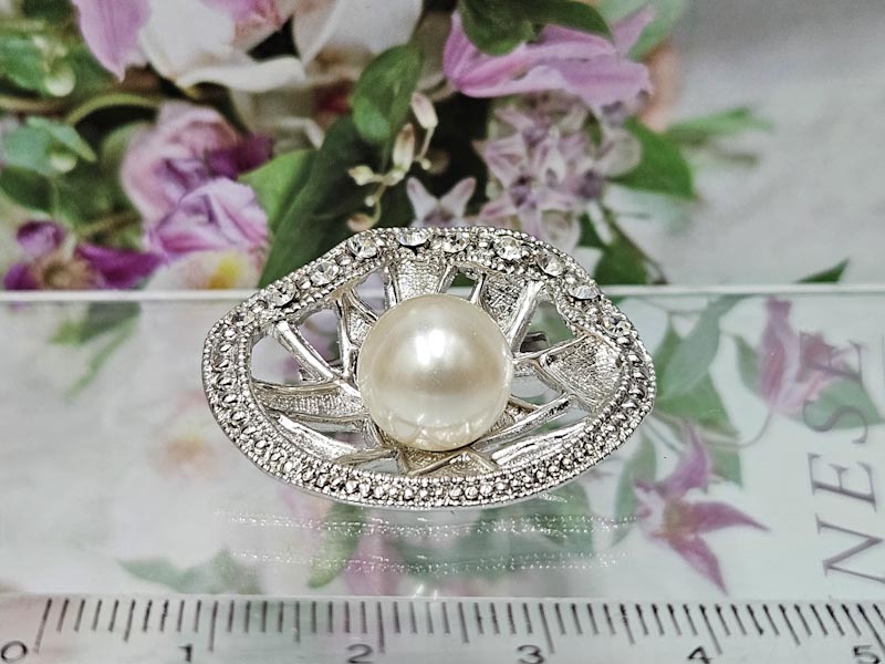 Брошь 2235006500041: цена 330 рублей.