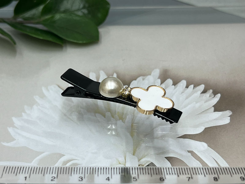 Заколка 1045001600209: цена 165 рублей.