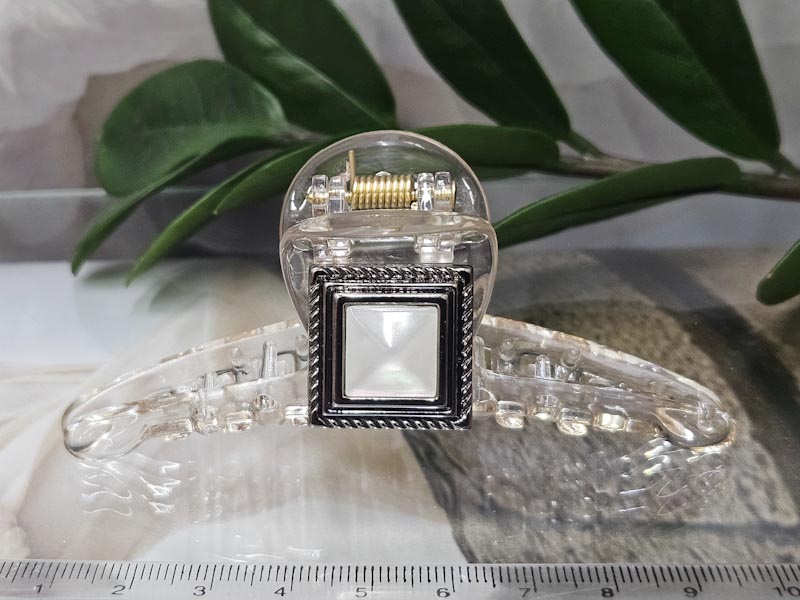 Заколка 1915001601684: цена 265 рублей.