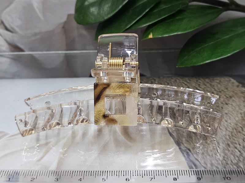 Заколка 1915001601820: цена 265 рублей.