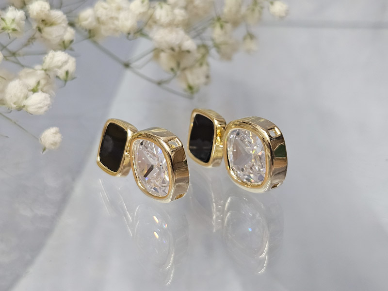 Серьги 2245026600126: цена 460 рублей.