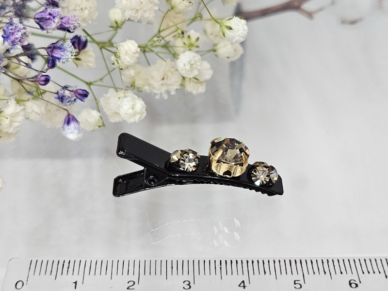 Заколка 1866001600453: цена 135 рублей.