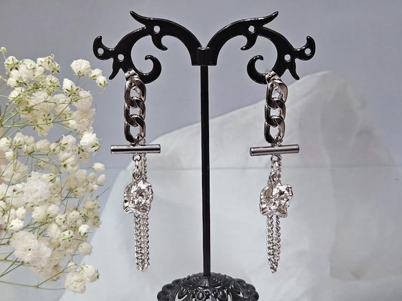 Серьги 2246026600161: цена 605 рублей.