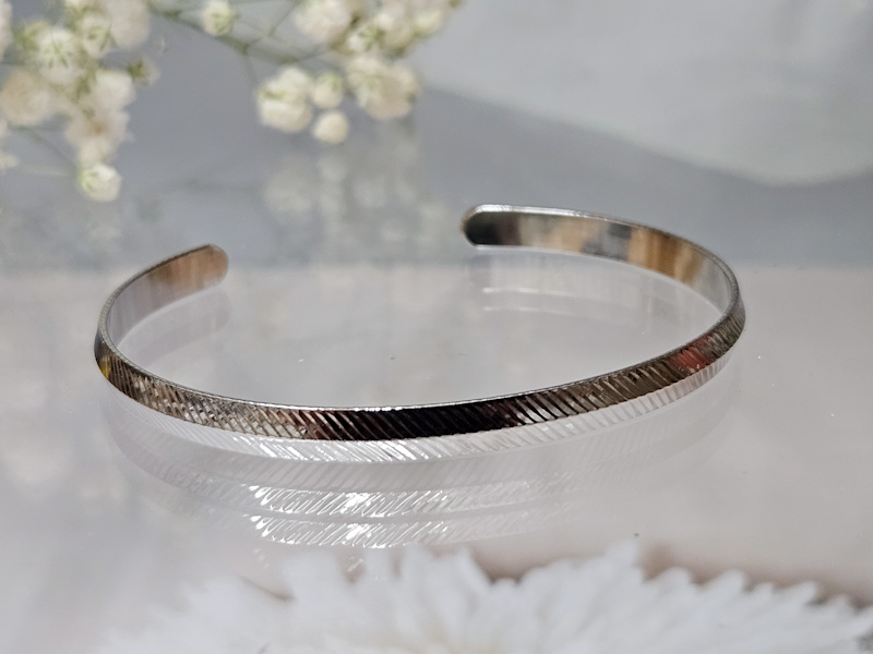 Браслет 1962002600147: цена 295 рублей.