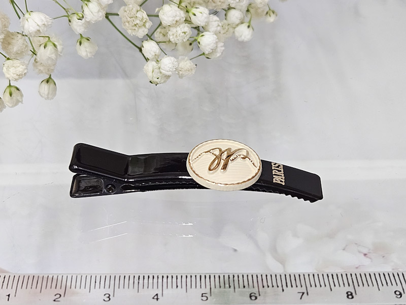 Заколка 1039001600574: цена 135 рублей.