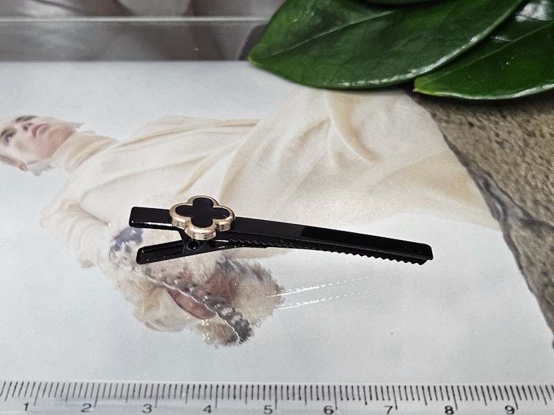 Заколка 1310001600048: цена 85 рублей.