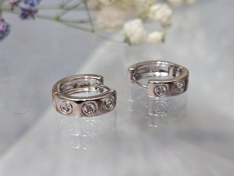 Серьги 2249026600056: цена 210 рублей.