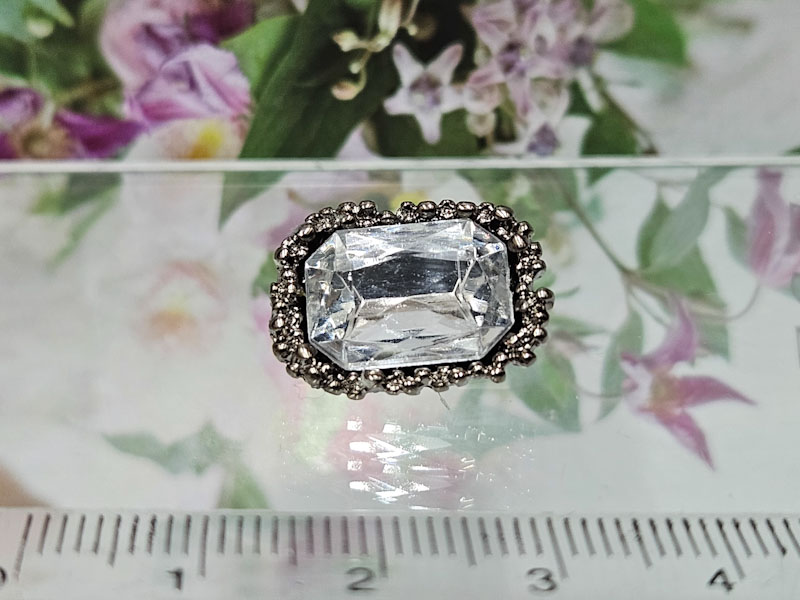 Брошь 1269006500061: цена 215 рублей.