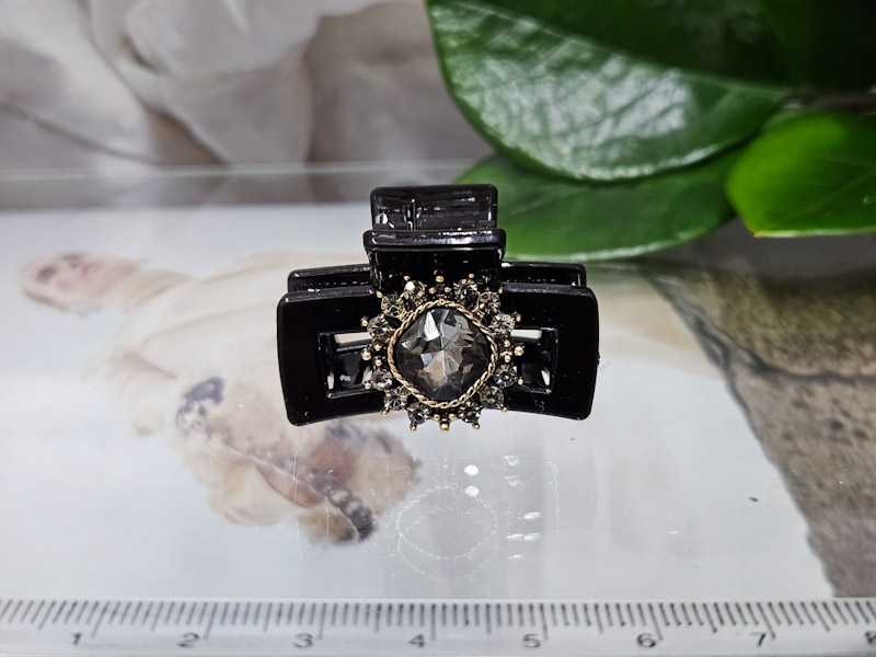 Заколка 1915001602070: цена 230 рублей.