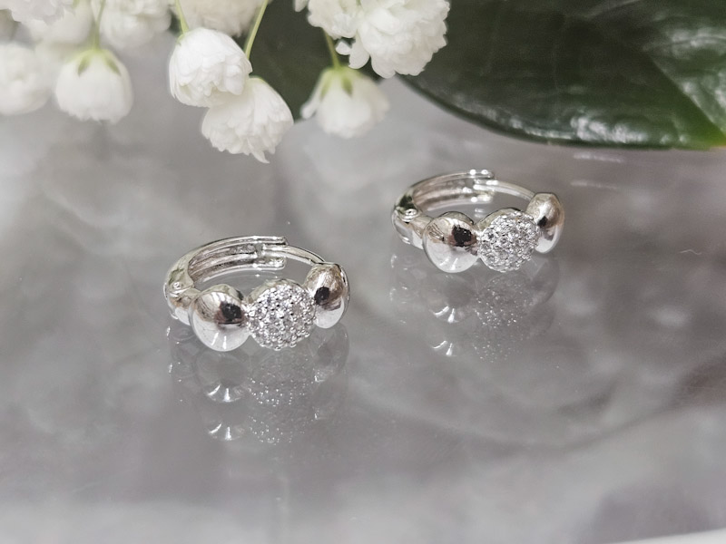 Серьги 2249026600087: цена 275 рублей.