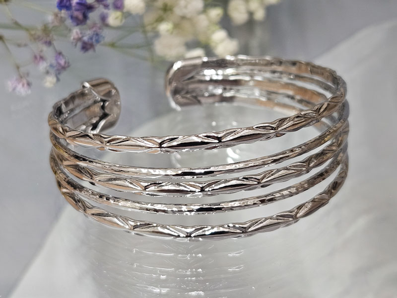 Браслет 2250026600038: цена 570 рублей.