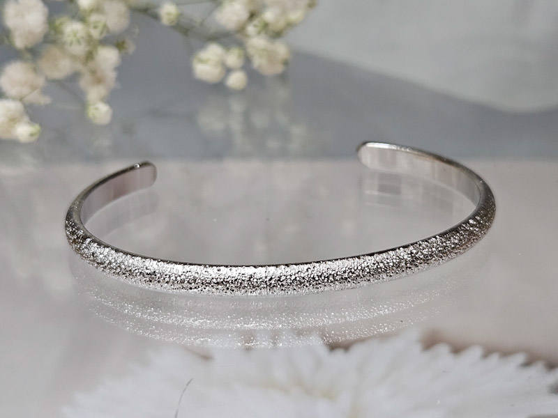 Браслет 1962002600130: цена 295 рублей.