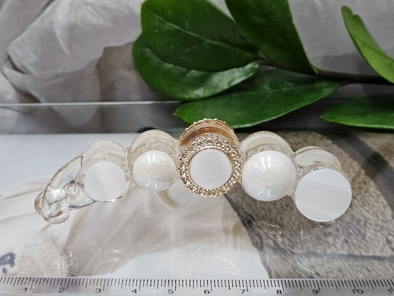 Заколка 1915001602001: цена 330 рублей.