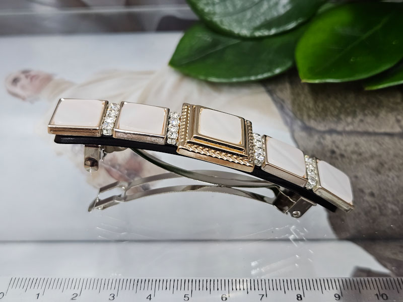 Заколка 1915001602049: цена 360 рублей.