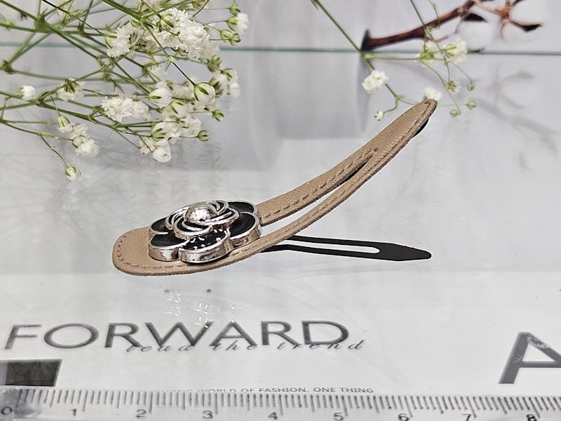 Заколка 1091001600015: цена 115 рублей.