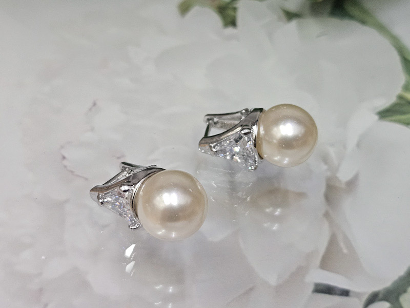 Серьги 1100006500098: цена 410 рублей.