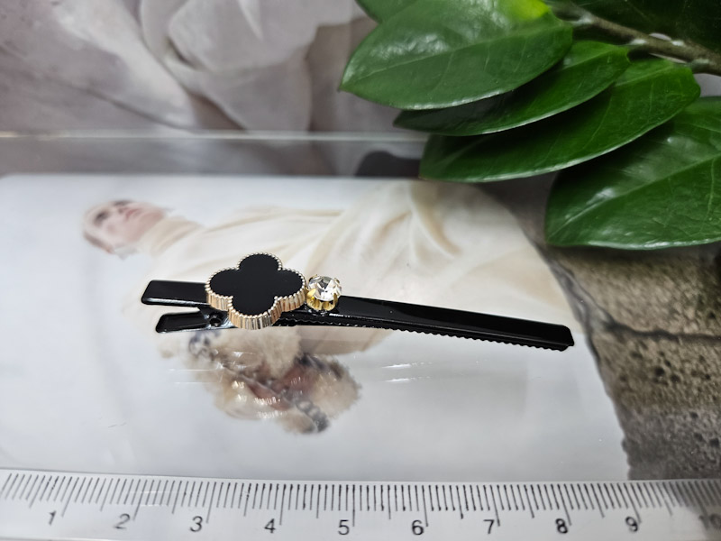 Заколка 1031001600776: цена 165 рублей.