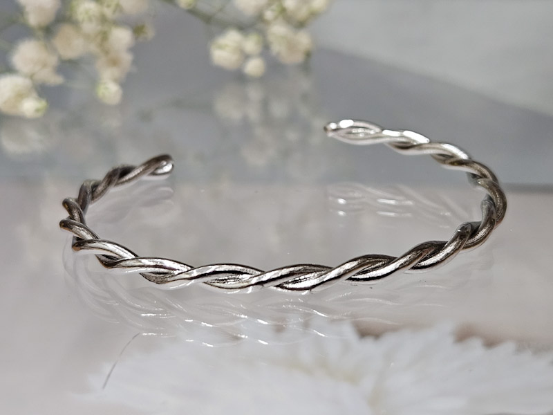 Браслет 1962002600109: цена 360 рублей.