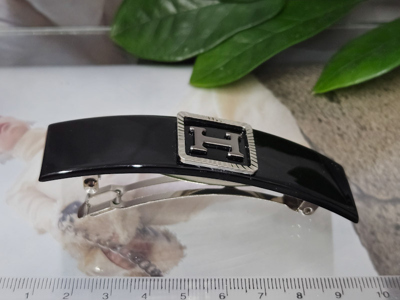 Заколка 1915001601868: цена 295 рублей.