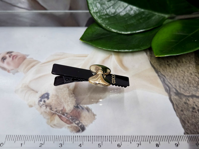 Заколка 1045001600339: цена 100 рублей.