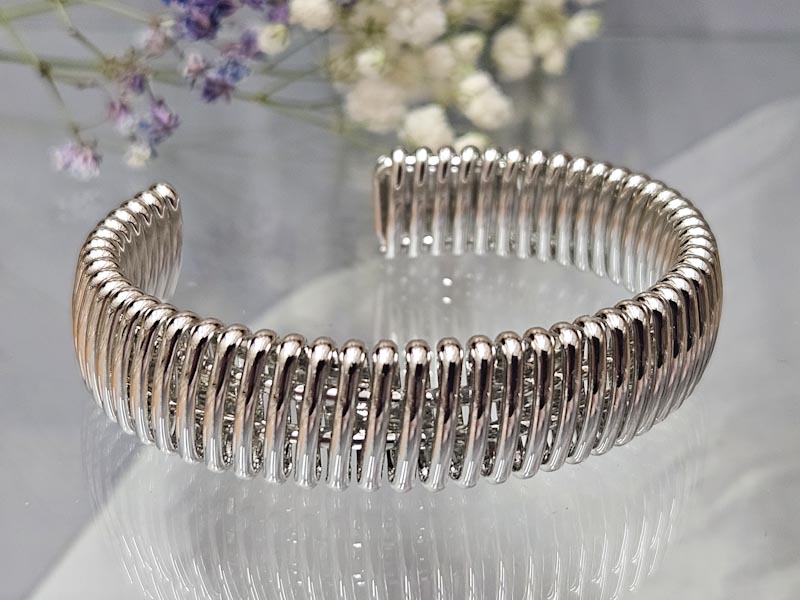 Браслет 2250026600168: цена 605 рублей.