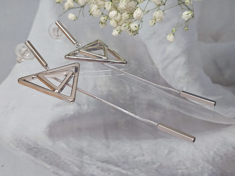 Серьги 2246026600154: цена 690 рублей.